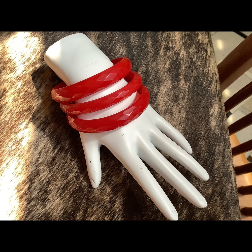 Set of 3 Vintage Carved Bakelite Bangle Bracelets - Picture 3 of 5